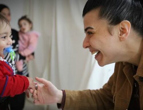 Des mères de martyrs participent à un atelier de bien-être créatif